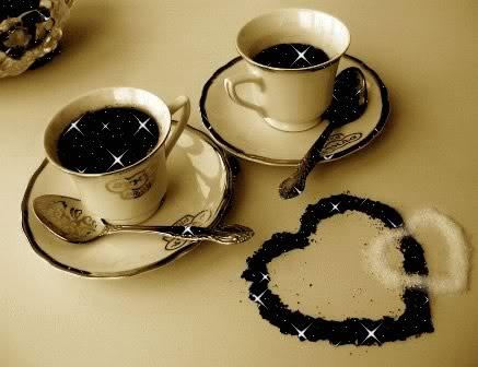 Dwie czarne kawy w eleganckich filiżankach